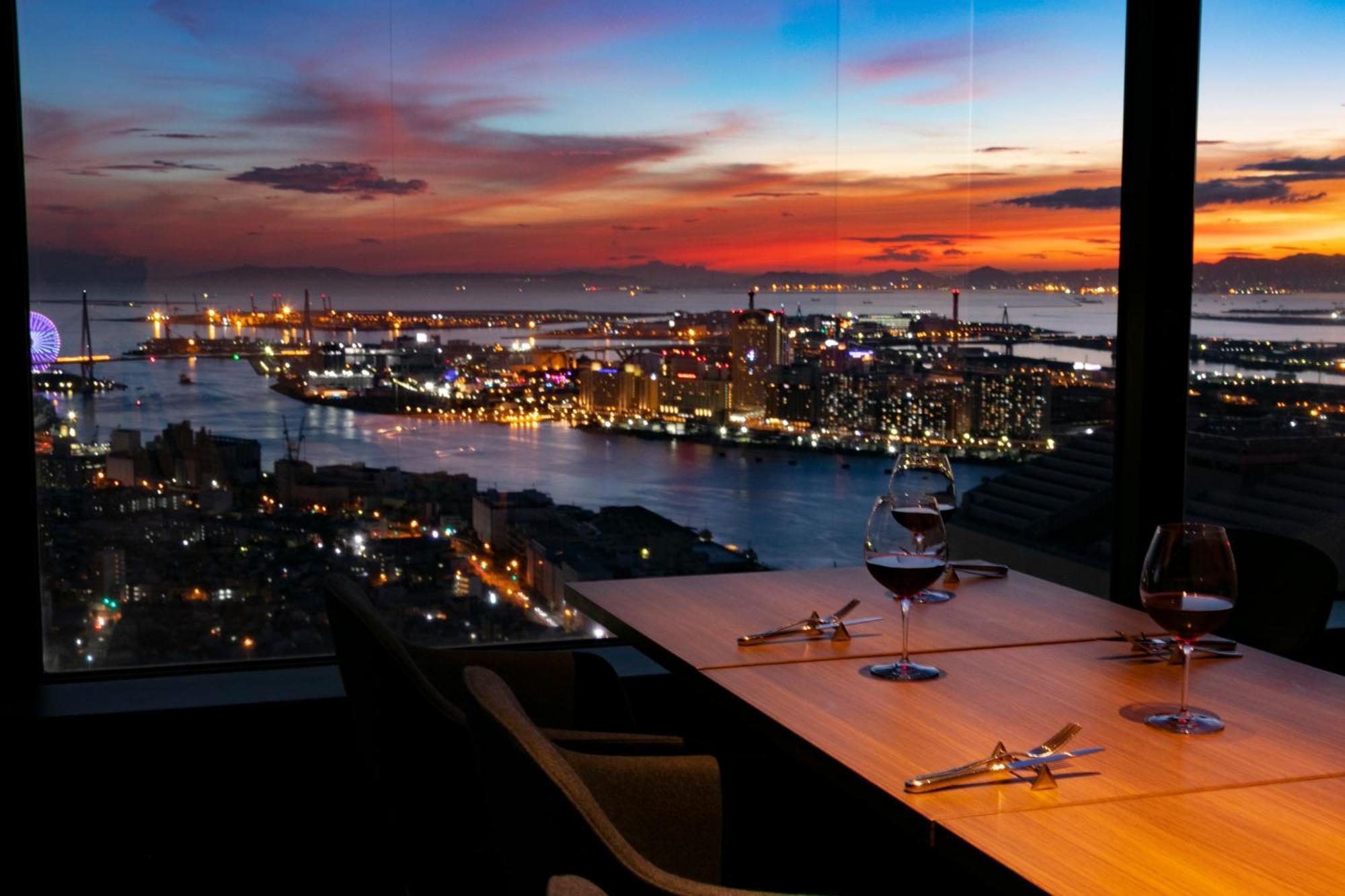 Art Hotel Osaka Bay Tower Exterior photo